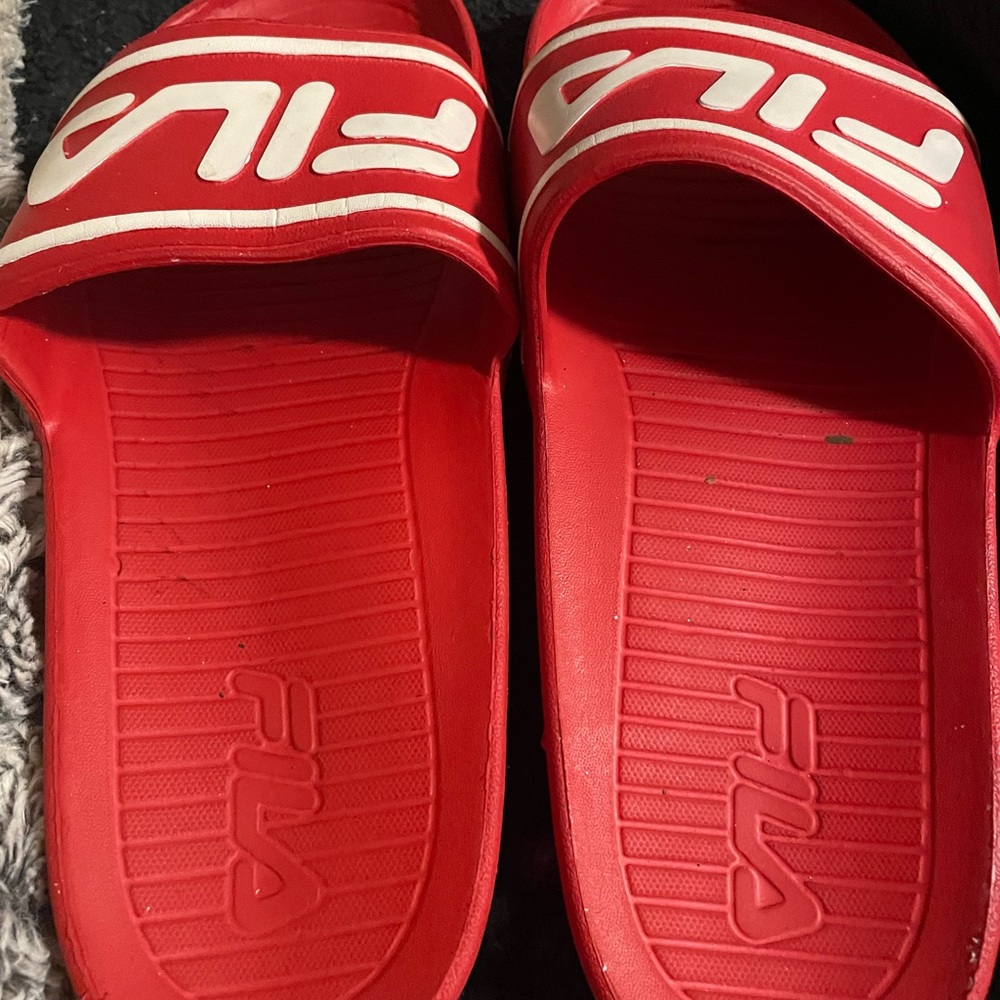Fila slide